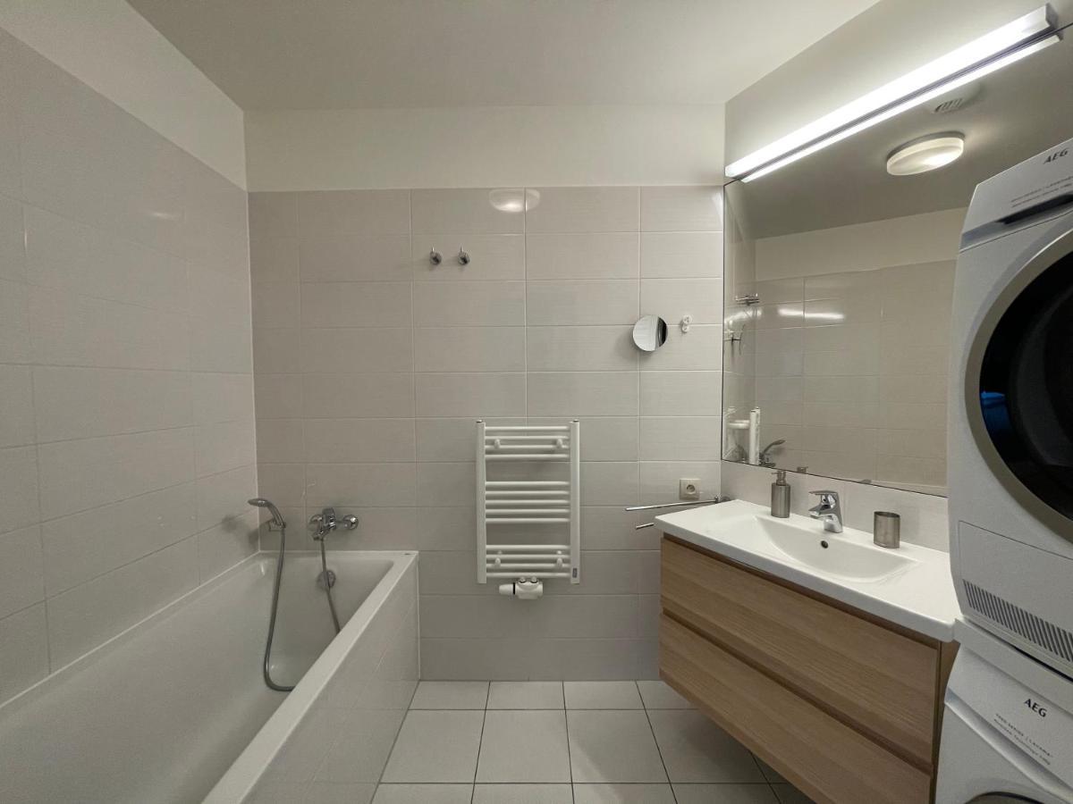 Sag 19Th Floor Panorama City Apartment 2 Rooms Free Parking Free Wifi Pressburg Exterior foto